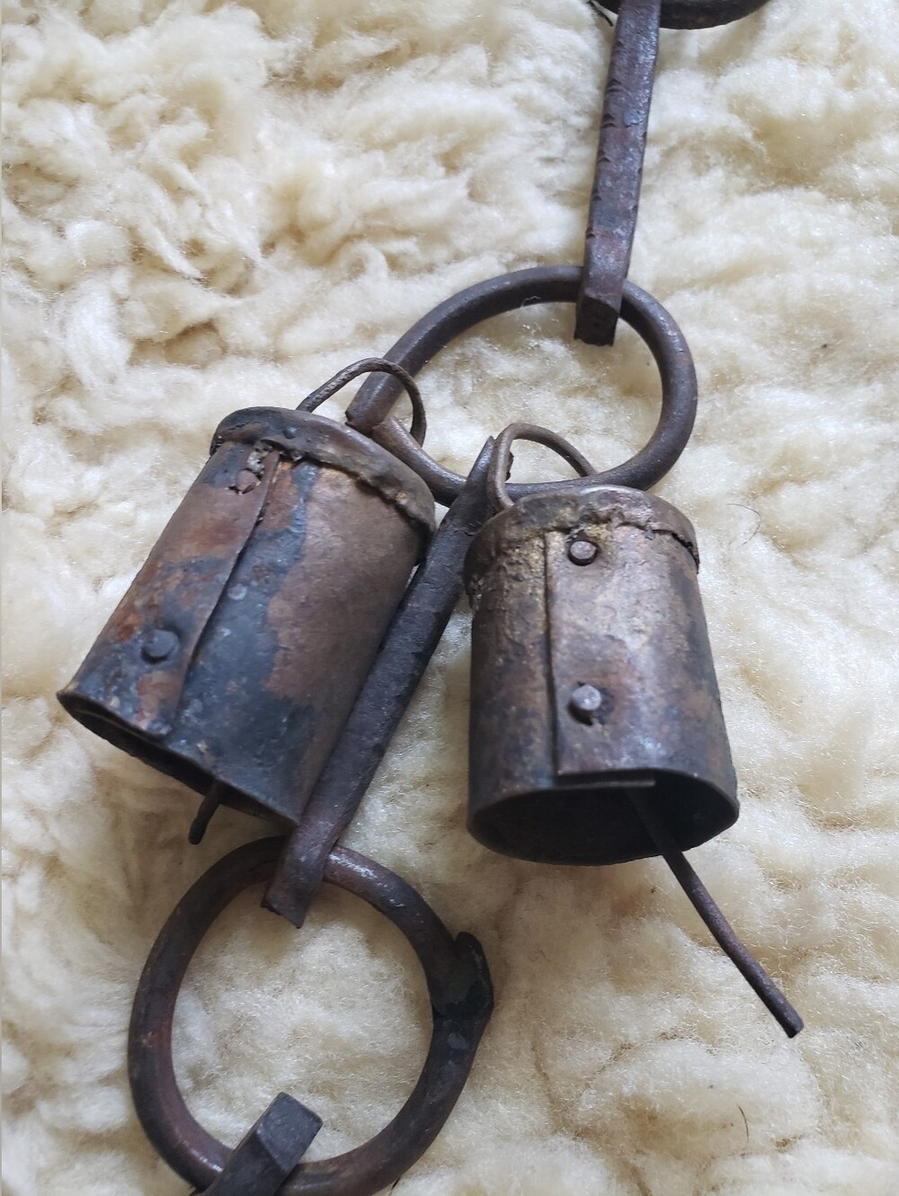 Vintage hand-forged Kutch bells - Picture 3 of 10